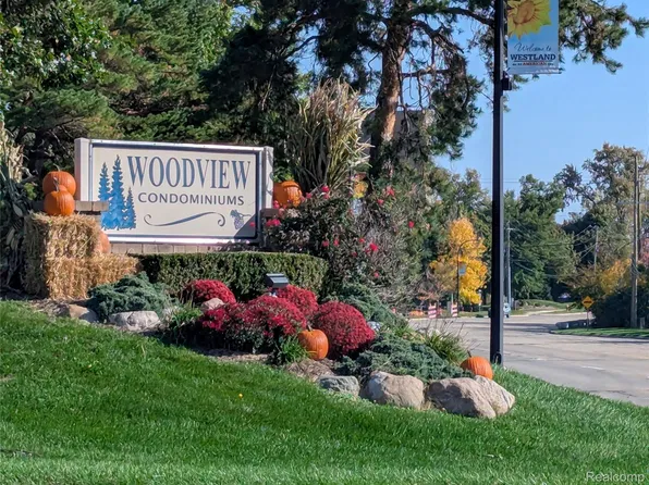 7572 Woodview St APT 2, Westland, MI 48185