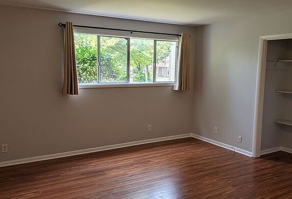 3rd image of 1499 Hawkins St #1