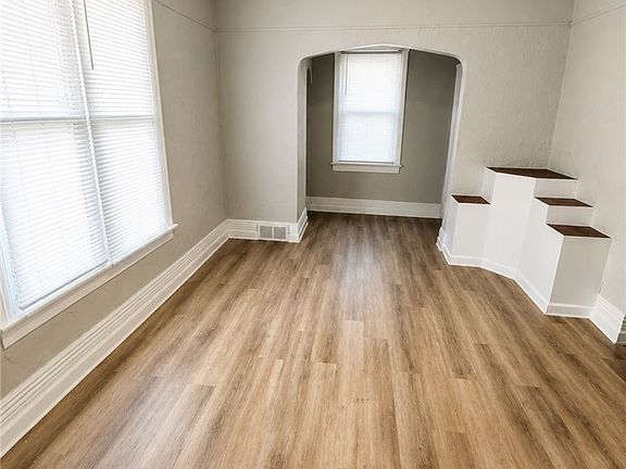 5th image of 2658 Main St