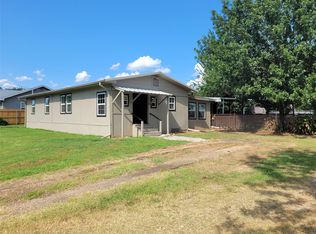 735 1st St SW, Detroit, TX 75436