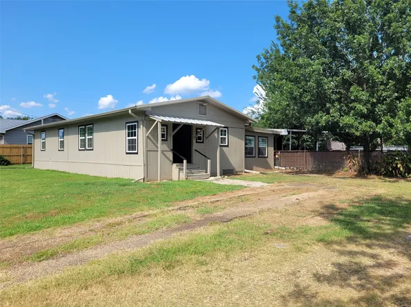 735 1st St SW, Detroit, TX 75436