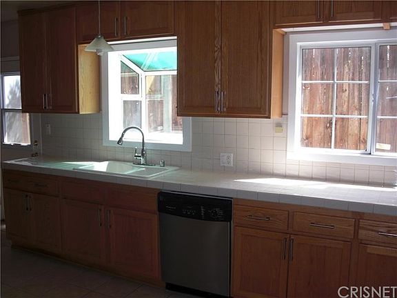 5th image of 10738 McVine Ave