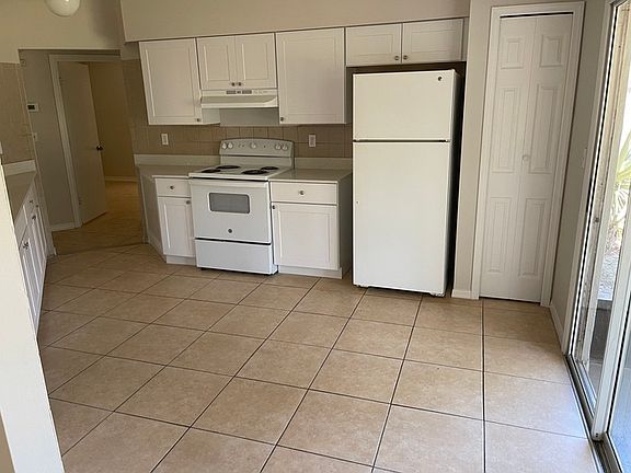 2nd image of 401 Basil Cir