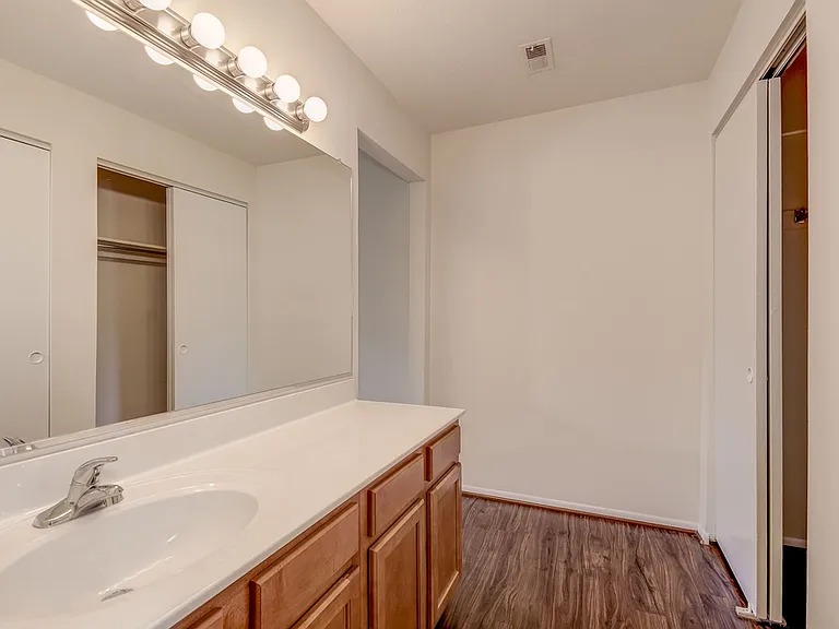 New Forest Apartments — Photo 9