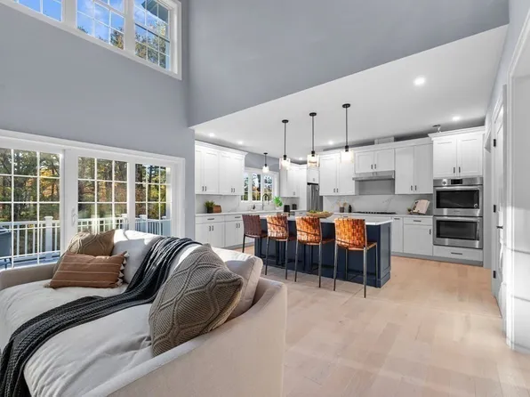 4 Old Colony Rd, Burlington, MA 01803