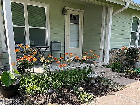 2 covered porches