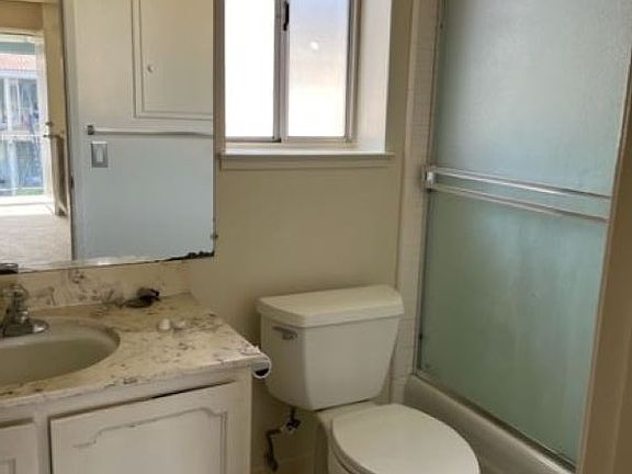 3rd image of 1384 Essex Way #3