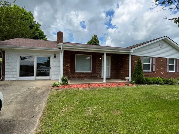 1458 Golf Course Rd, West Jefferson, NC 28694