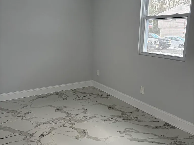 105 Floyd Ln — Photo 4