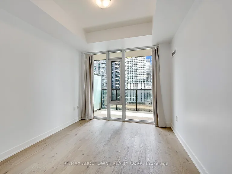330 Richmond St W #2601 — Photo 16