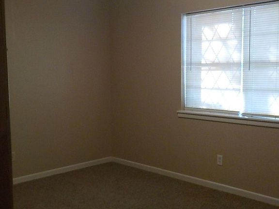 4th image of 3805 Ivy Ln