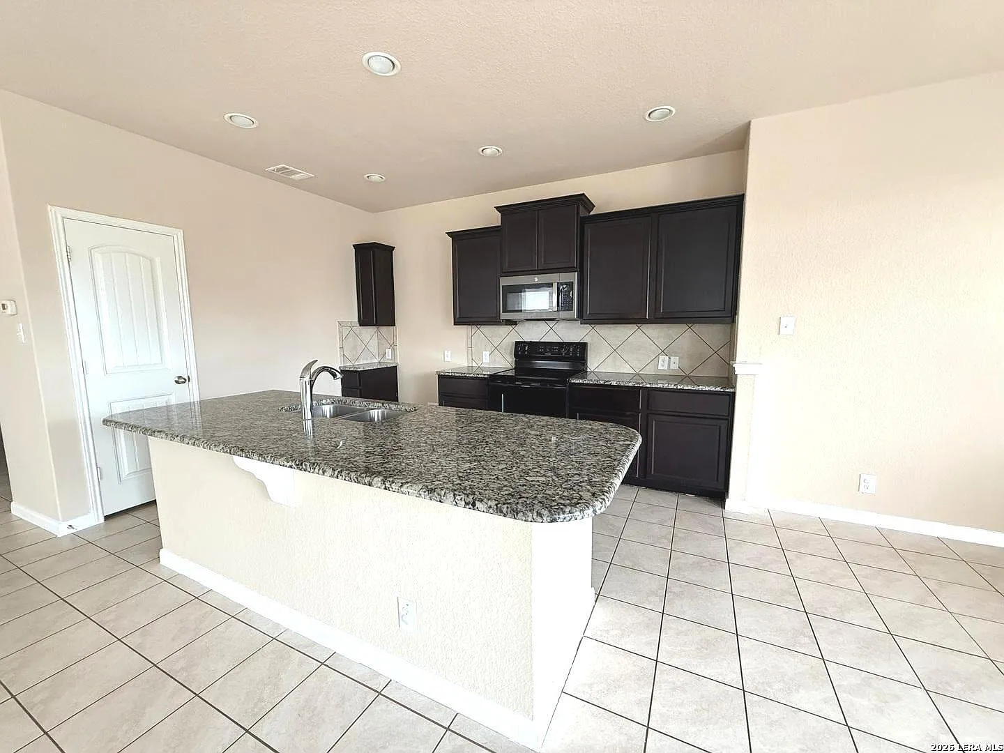4 bed, 1625 sqft, $1,750 — Photo 3