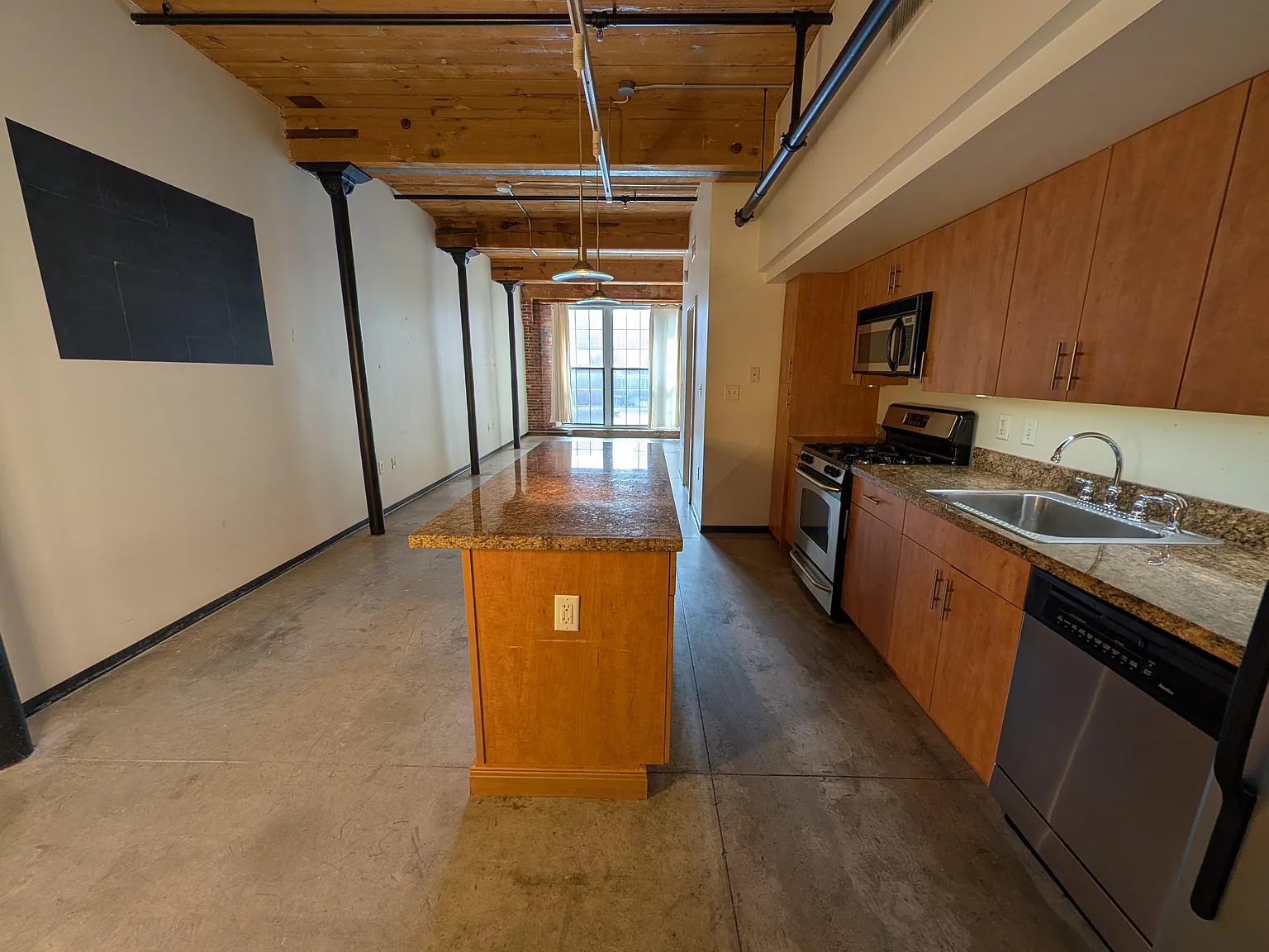 Studio, 657 sqft, $1,800 — Photo 2