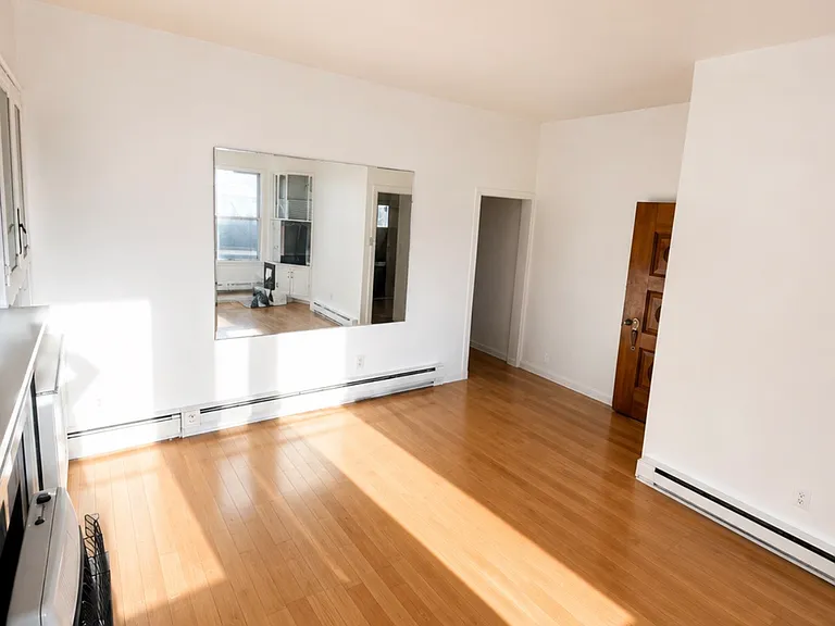 177 N Laurel St #1 — Photo 5