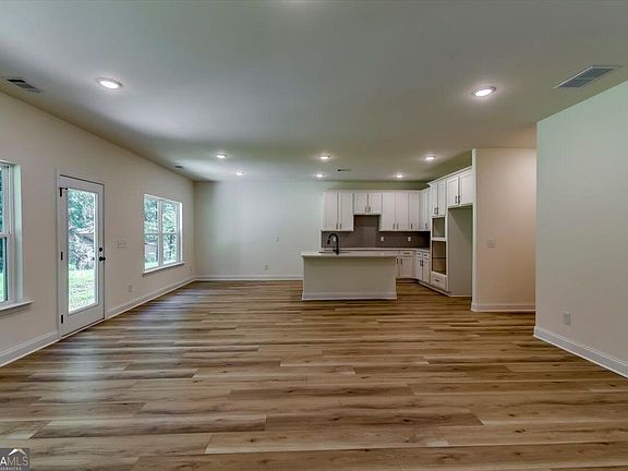 5th image of 427 Windy Ln