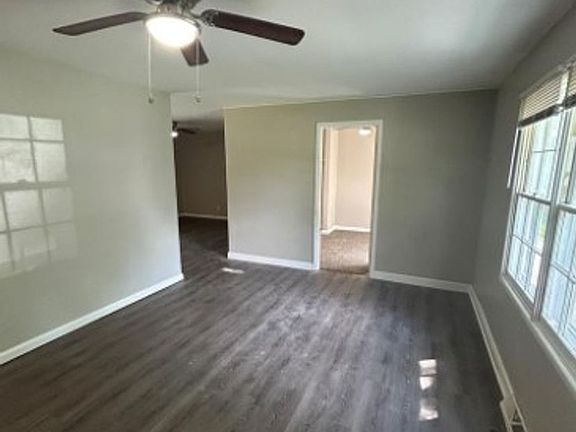 3rd image of 6 Baldwin Ln