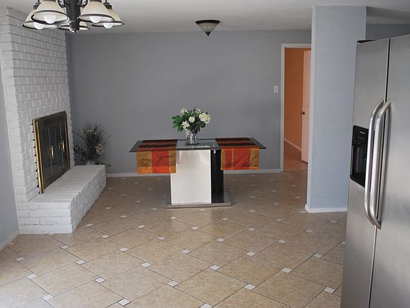 4th image of 1441 W Willow Ave