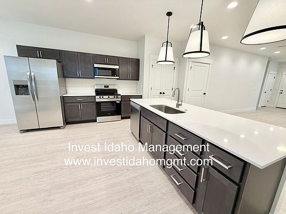 3rd image of 6251 W Poplar St