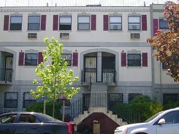 4th image of 827 Underhill Ave #A