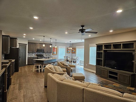 3rd image of 2604 Pine Brook Dr