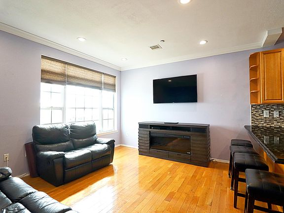 3rd image of 174 Surf Dr #2