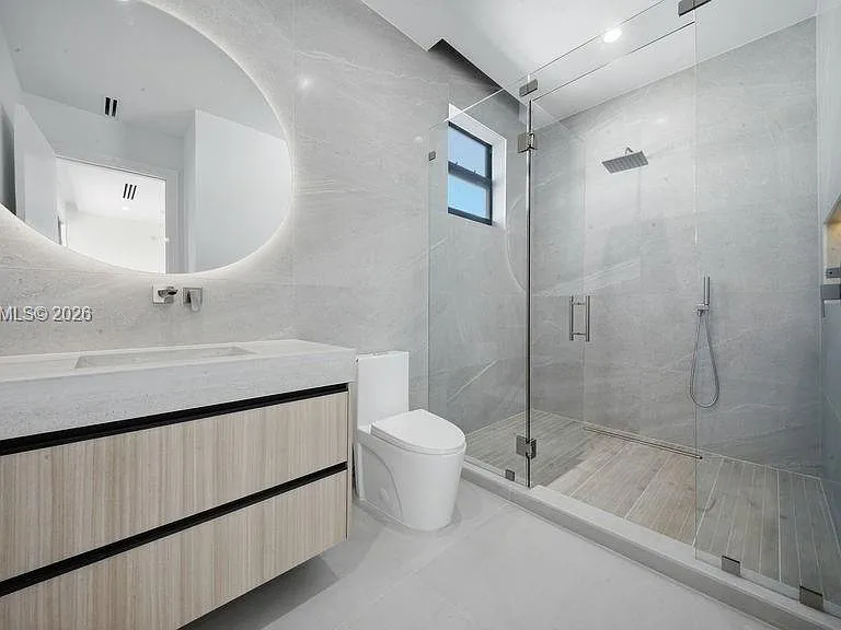 3318 NE 16th Pl — Photo 74