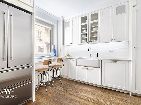 3rd image of 15 W 81st St #2E