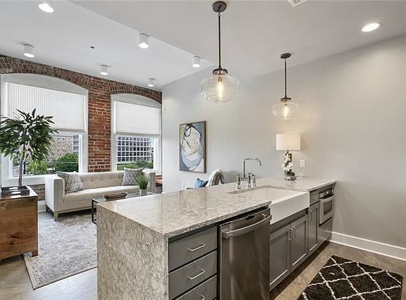 3rd image of 1001 Carondelet St #304