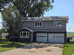 23 Edgewater Ln, North Sioux City, SD 57049