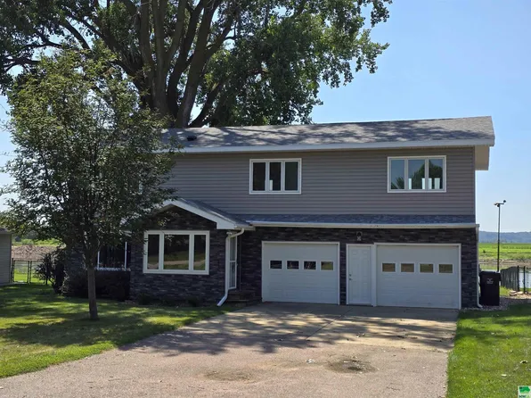 23 Edgewater Ln, North Sioux City, SD 57049