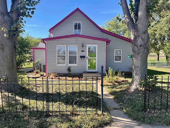 3rd image of 1107 Burleigh St