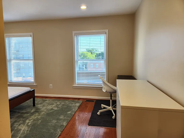 1116 K St NE — Photo 15
