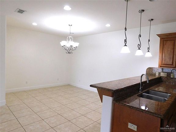 5th image of 636 E Thornhill Ave