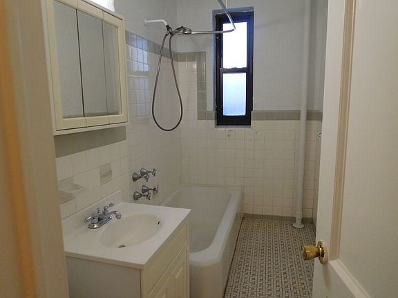 4th image of 246 E 46th St #3HF