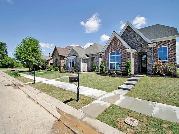 3rd image of 450 Cherokee Cir