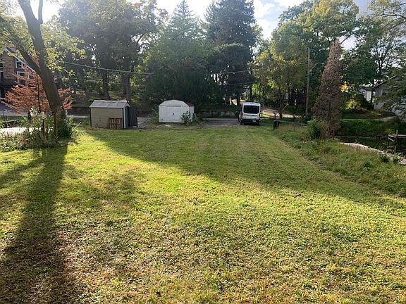 2nd image of 35 Medinah St