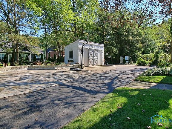 3rd image of 5025 Hingham Ln