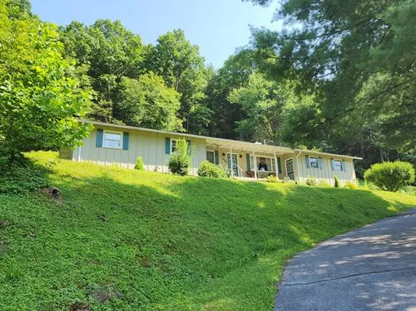 423 Arch Dr, Emporium, PA 15834