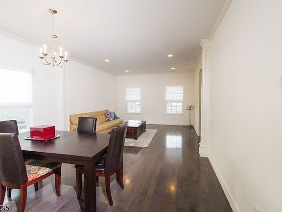 5th image of 13 Schwartz Ct