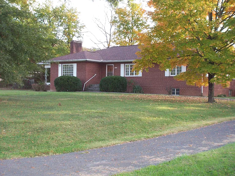 335 Smith St — Photo 1