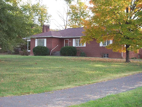 335 Smith St Photo 1
