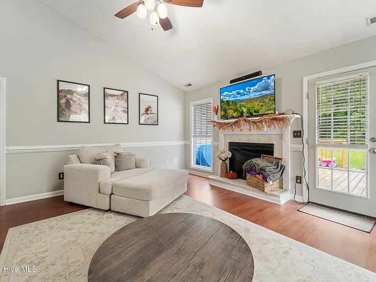 183 Bridlewood Dr — Photo 6
