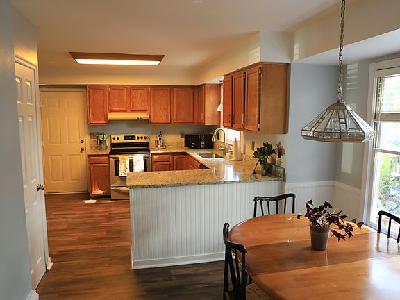 2nd image of 8301 Dove Hollow Pl