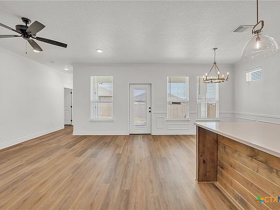 2nd image of 2062 Mercer St