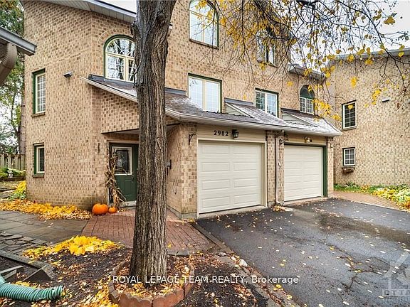 2nd image of 2982 Richmond Rd S