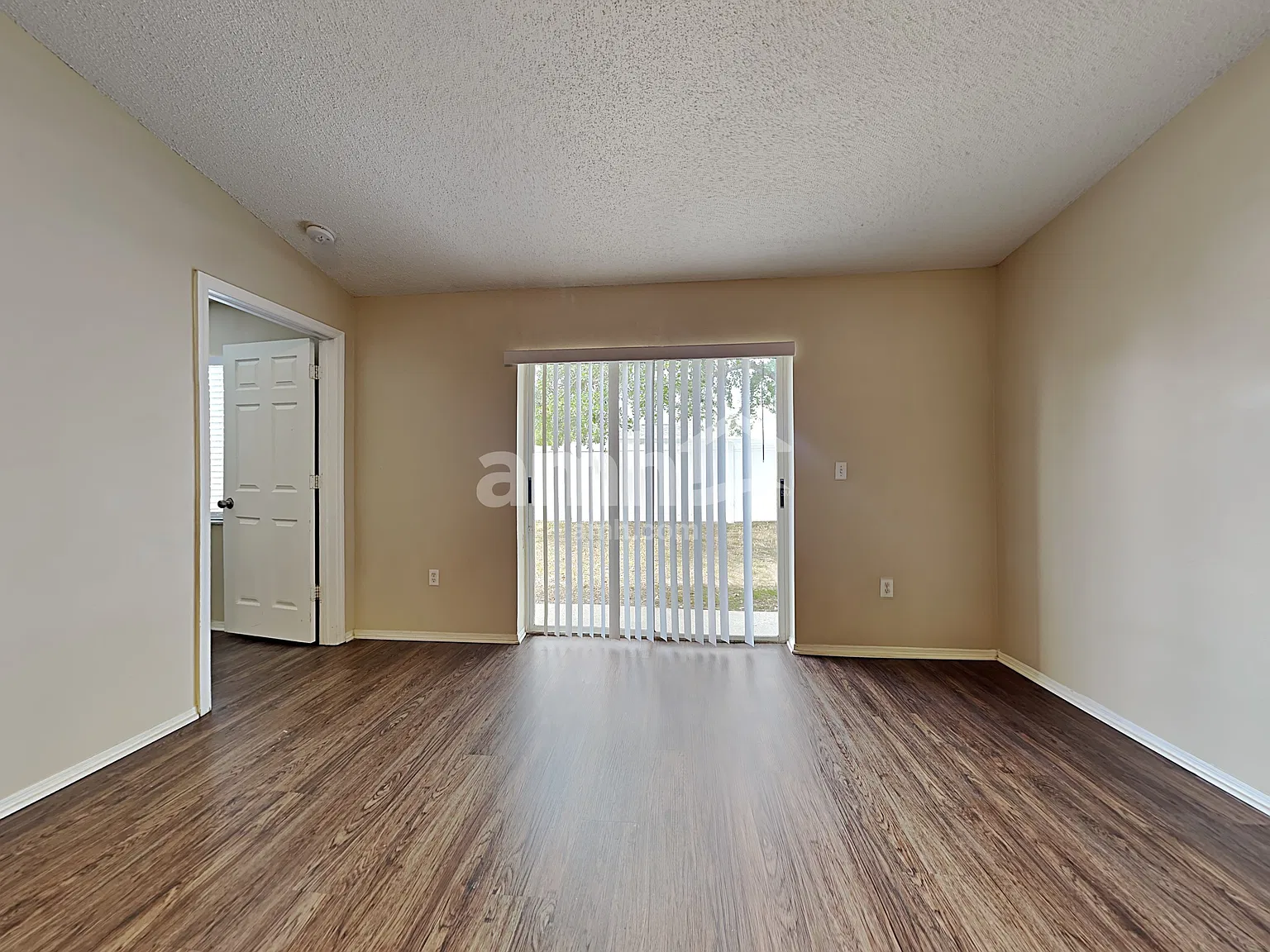 4 bed, 2.0 bath, 1531 sqft, $2,310 — Photo 3