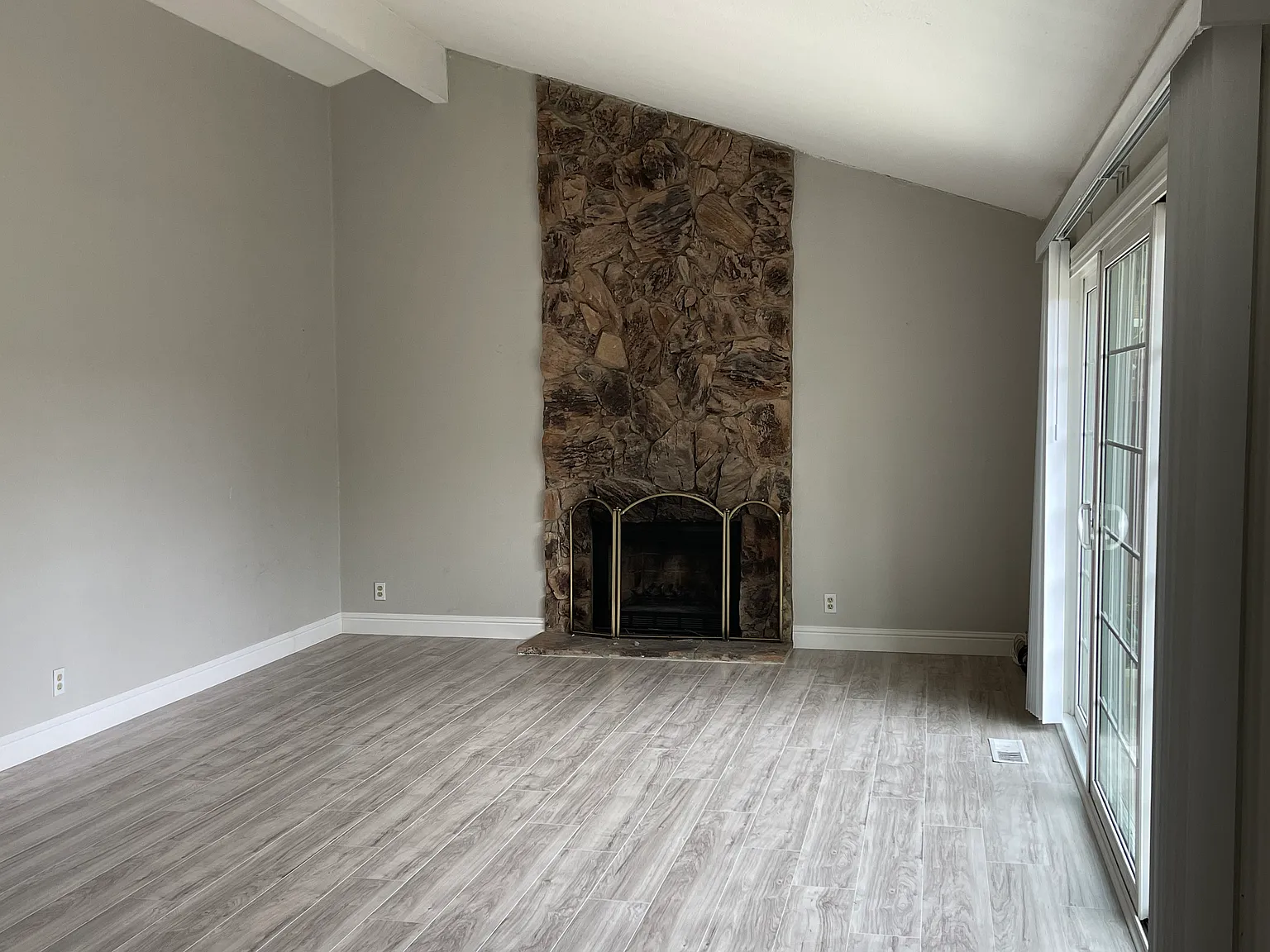 22437 Walnut Cir N — Photo 4