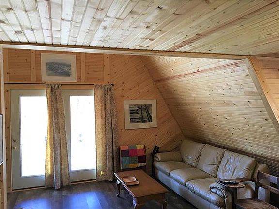 3rd image of 185 Boxelder Dr