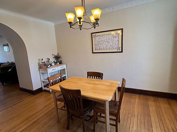3rd image of 3237 N Oakland Ave APT 1