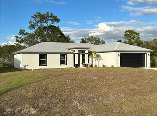 833 Chantilly St E, Lehigh Acres, FL 33974